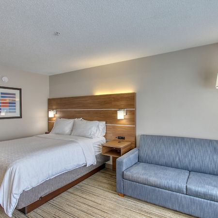 Holiday Inn Express Hotel & Suites Oshkosh - State Route 41 By Ihg Ngoại thất bức ảnh