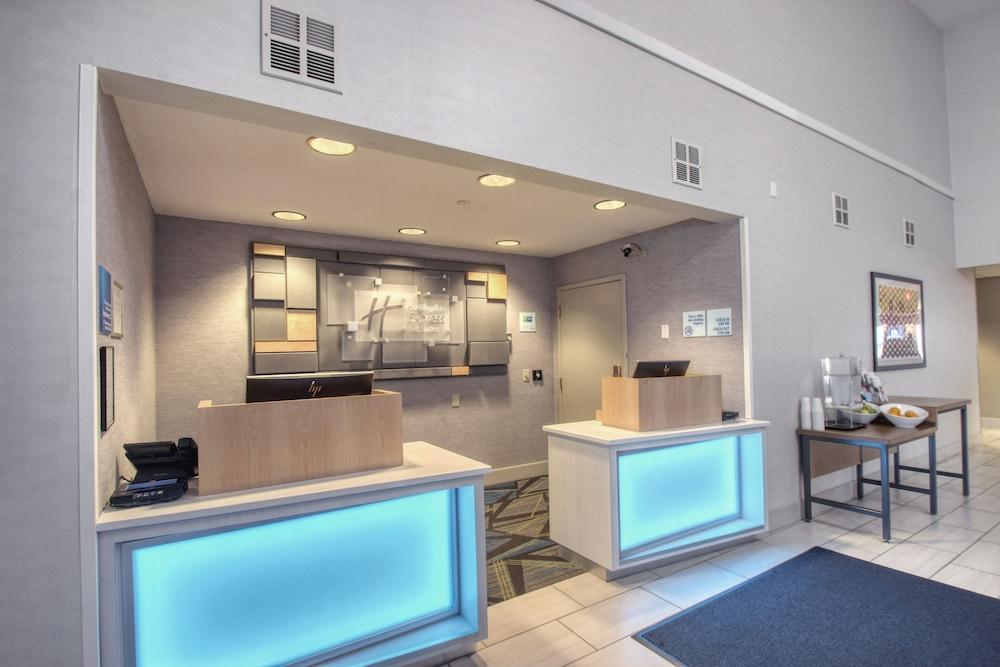 Holiday Inn Express Hotel & Suites Oshkosh - State Route 41 By Ihg Ngoại thất bức ảnh