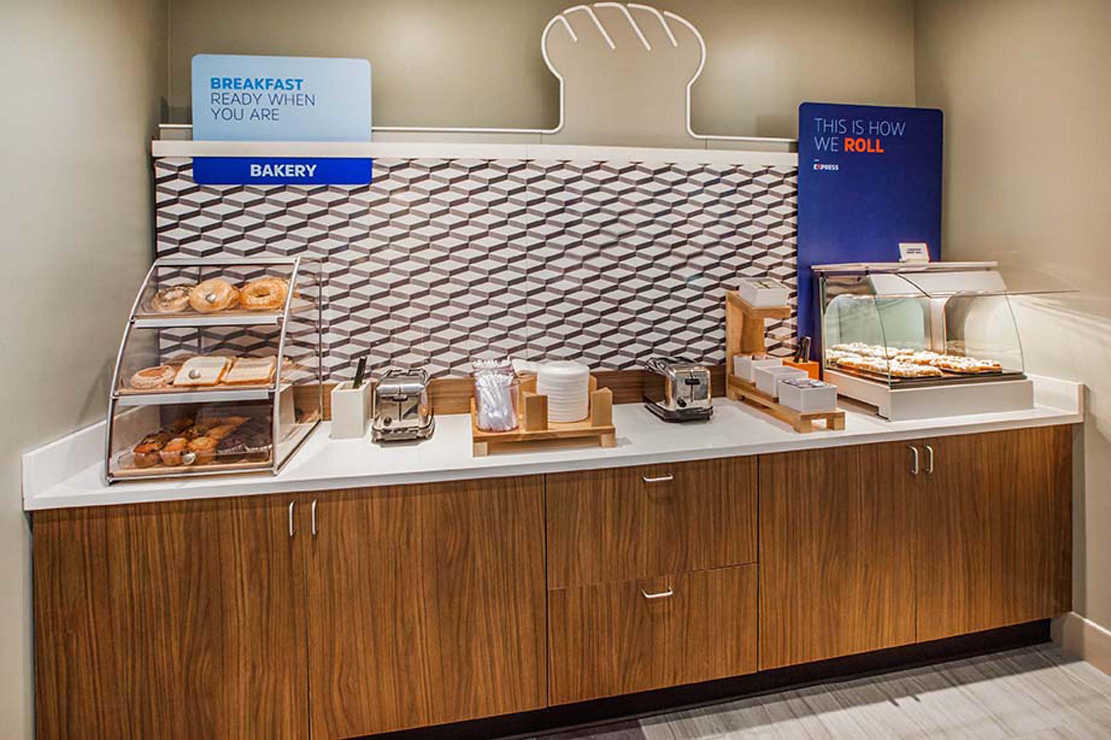 Holiday Inn Express Hotel & Suites Oshkosh - State Route 41 By Ihg Ngoại thất bức ảnh