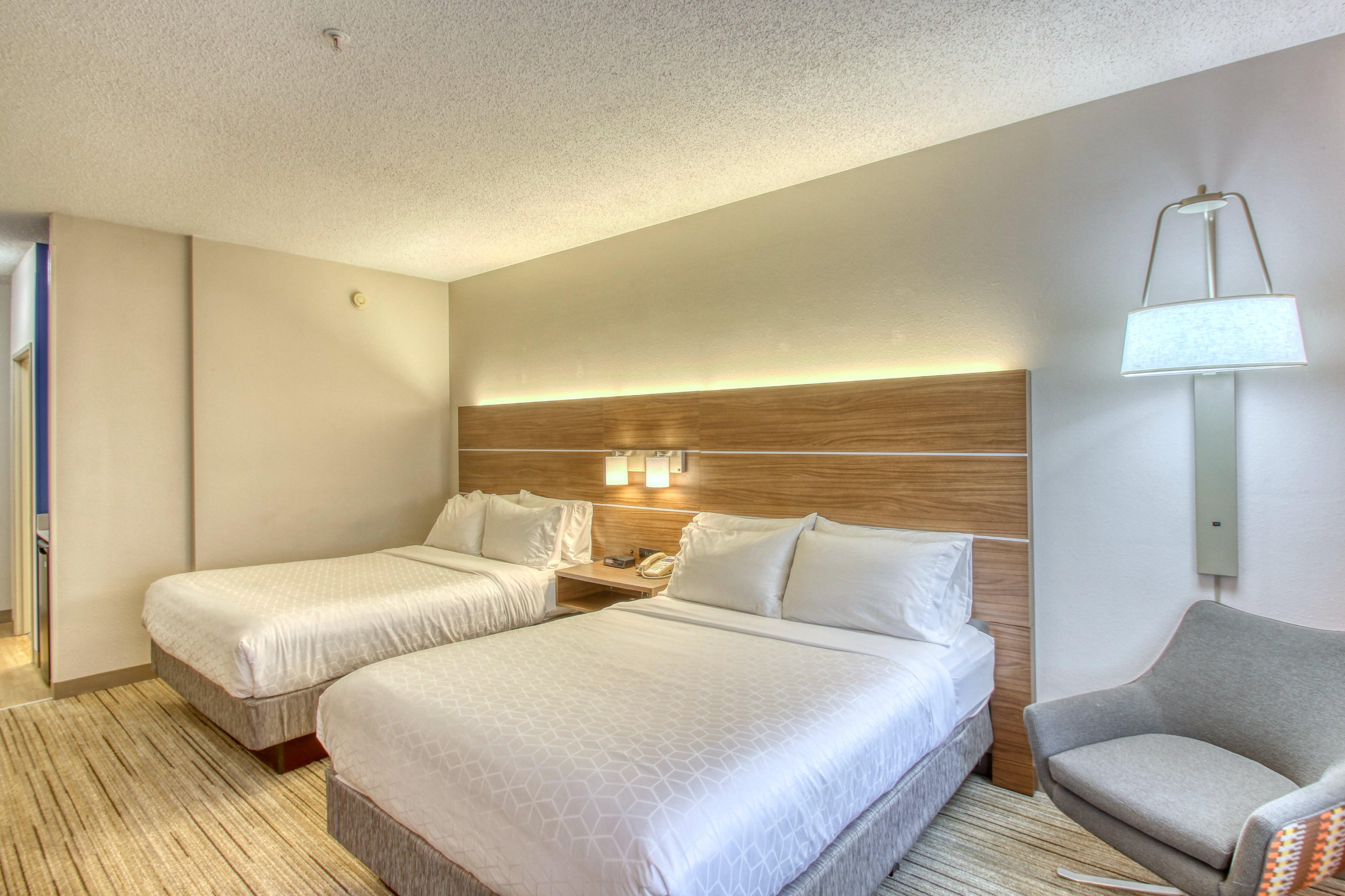 Holiday Inn Express Hotel & Suites Oshkosh - State Route 41 By Ihg Ngoại thất bức ảnh