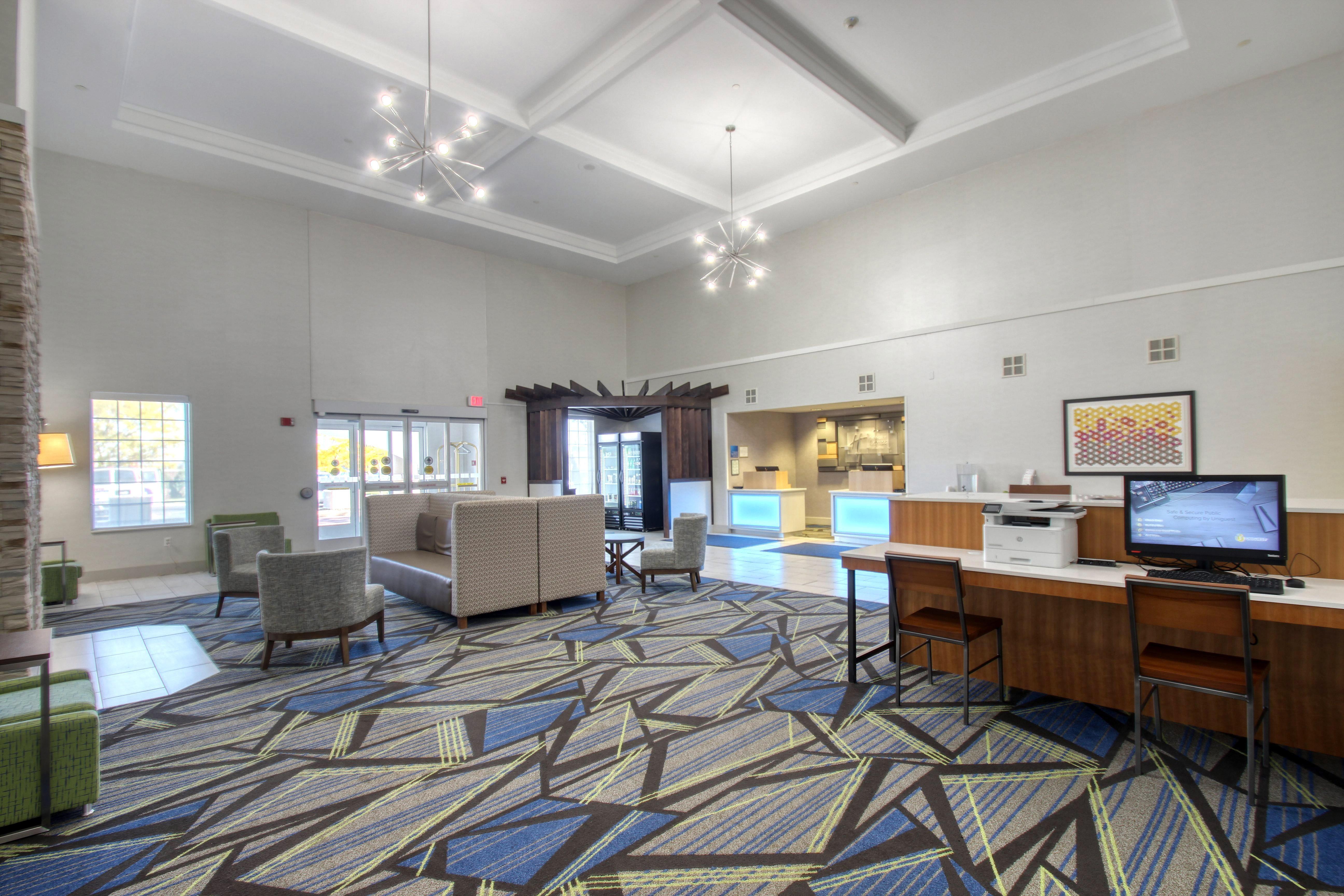 Holiday Inn Express Hotel & Suites Oshkosh - State Route 41 By Ihg Ngoại thất bức ảnh