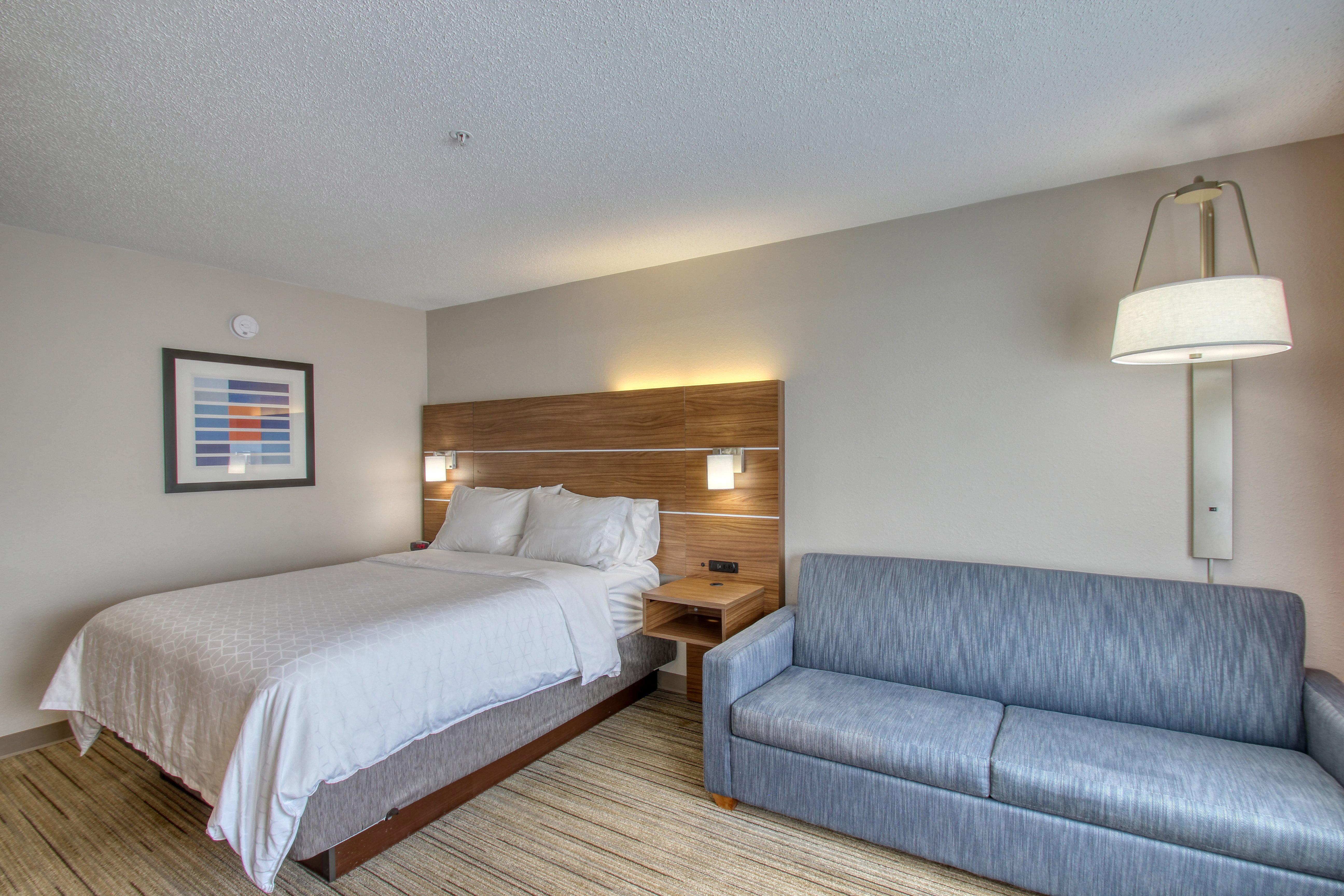 Holiday Inn Express Hotel & Suites Oshkosh - State Route 41 By Ihg Ngoại thất bức ảnh