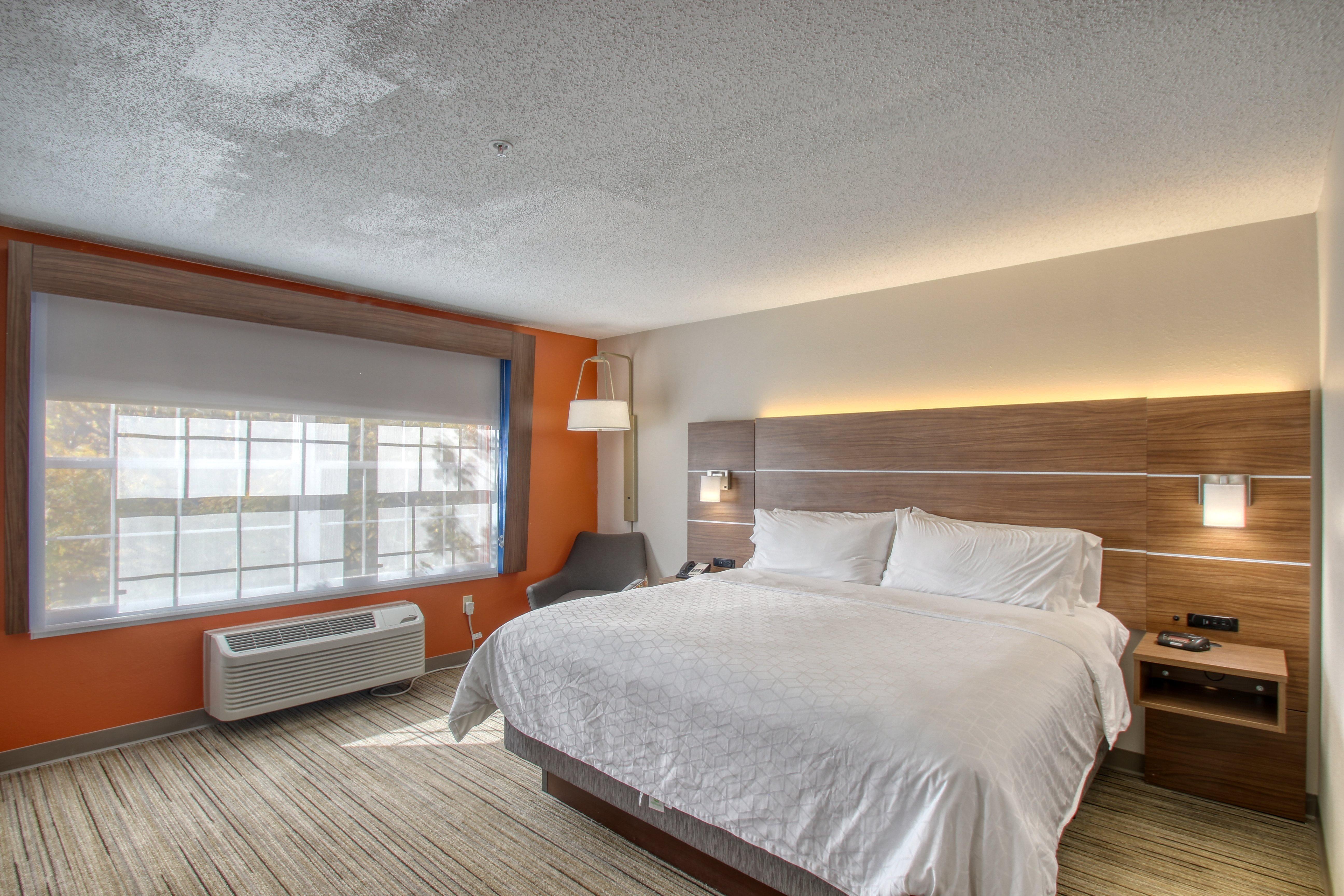 Holiday Inn Express Hotel & Suites Oshkosh - State Route 41 By Ihg Ngoại thất bức ảnh