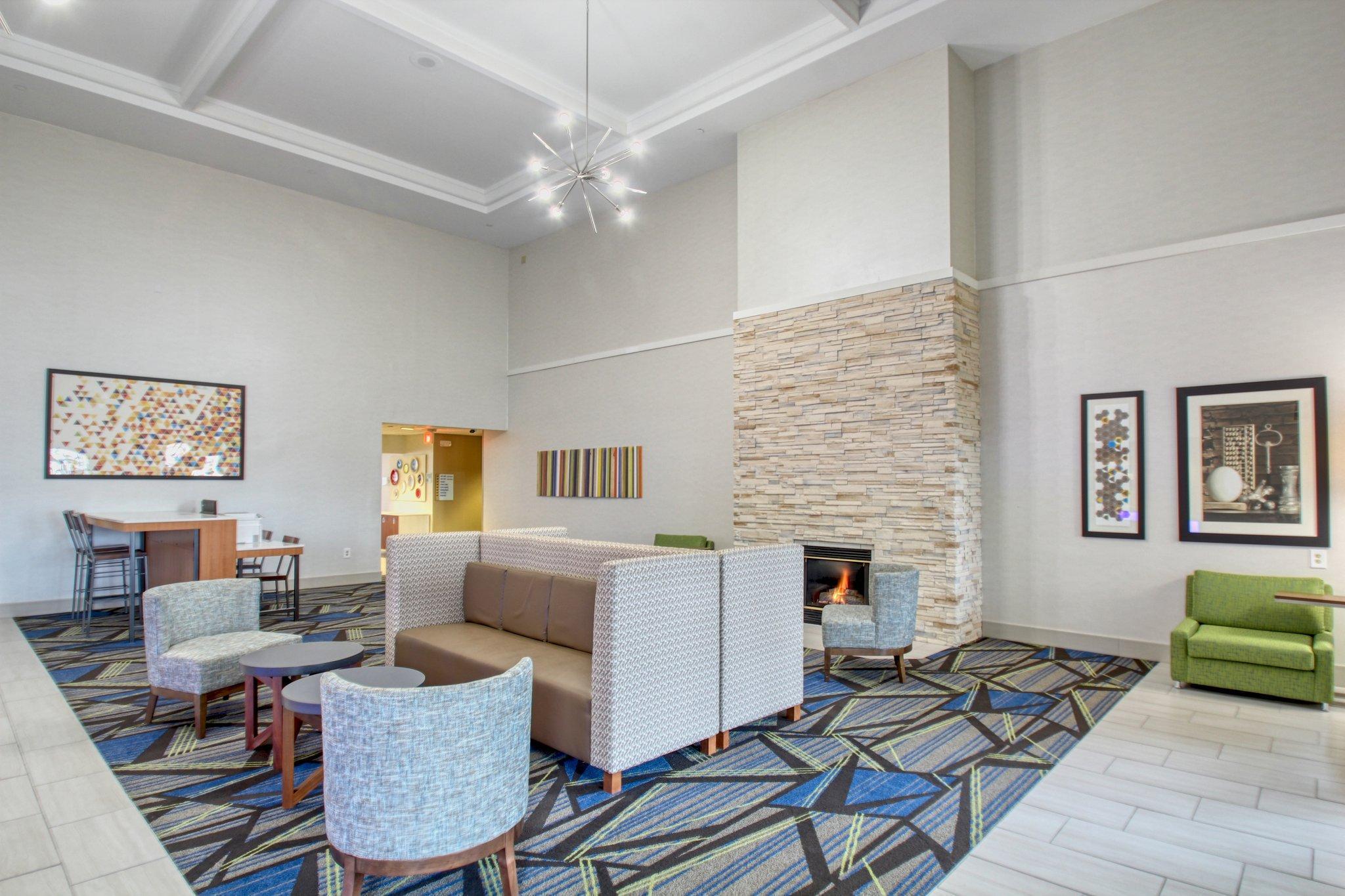 Holiday Inn Express Hotel & Suites Oshkosh - State Route 41 By Ihg Ngoại thất bức ảnh