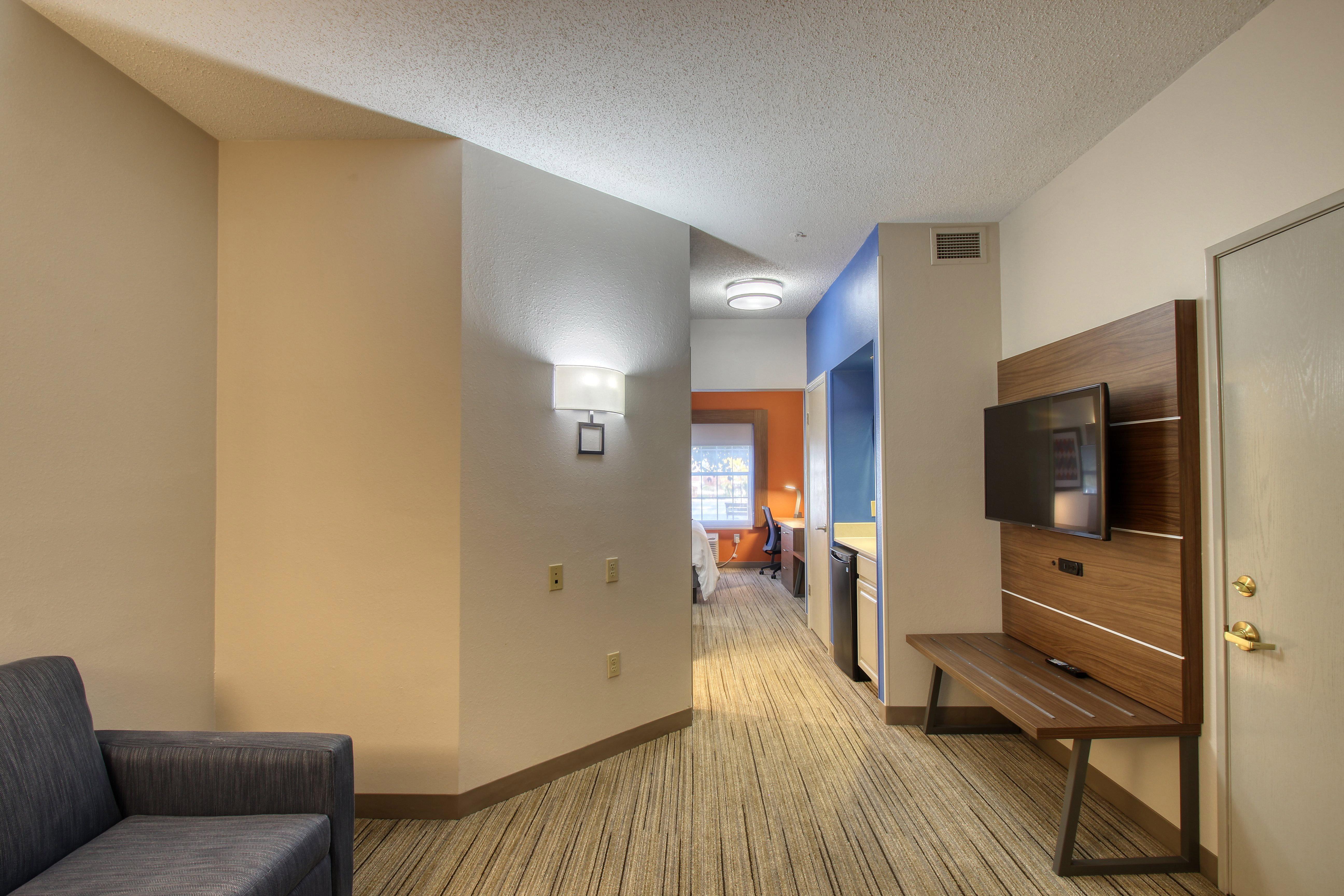 Holiday Inn Express Hotel & Suites Oshkosh - State Route 41 By Ihg Ngoại thất bức ảnh