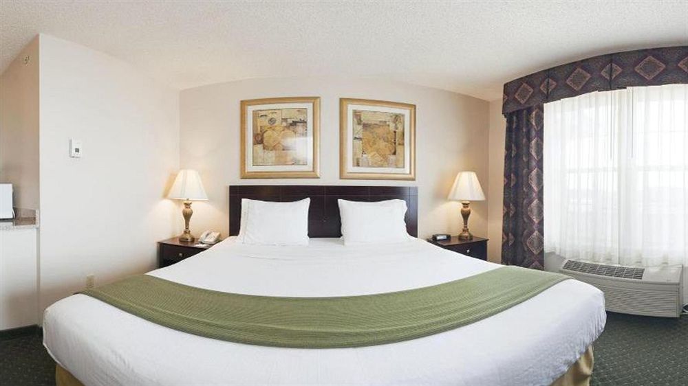 Holiday Inn Express Hotel & Suites Oshkosh - State Route 41 By Ihg Ngoại thất bức ảnh