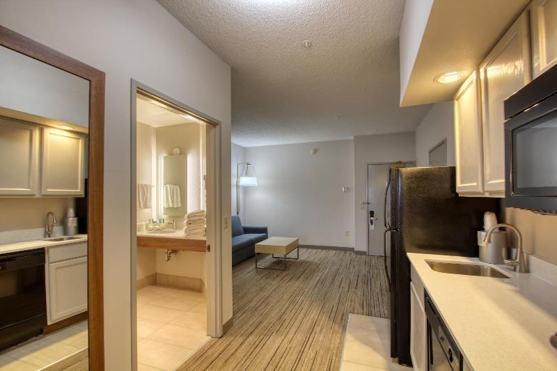 Holiday Inn Express Hotel & Suites Oshkosh - State Route 41 By Ihg Ngoại thất bức ảnh