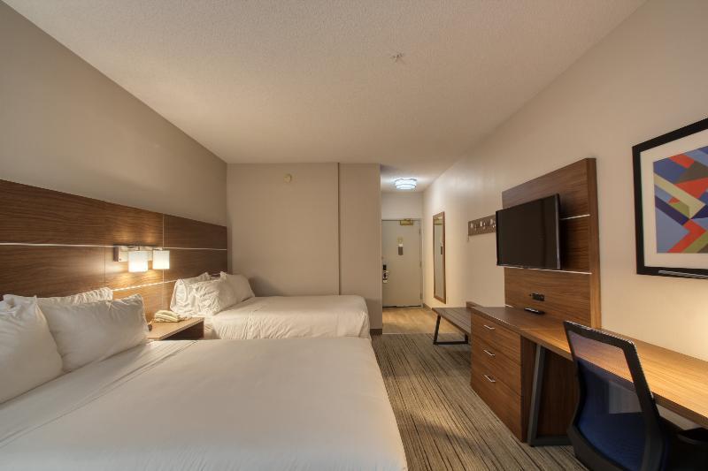 Holiday Inn Express Hotel & Suites Oshkosh - State Route 41 By Ihg Ngoại thất bức ảnh