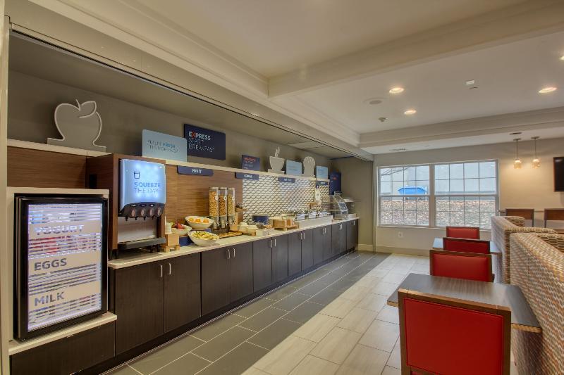 Holiday Inn Express Hotel & Suites Oshkosh - State Route 41 By Ihg Ngoại thất bức ảnh