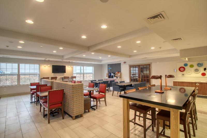 Holiday Inn Express Hotel & Suites Oshkosh - State Route 41 By Ihg Ngoại thất bức ảnh