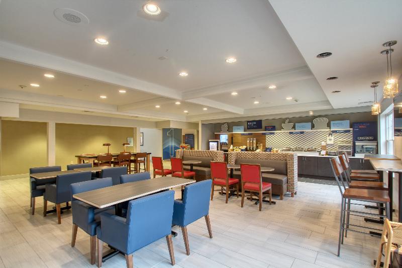 Holiday Inn Express Hotel & Suites Oshkosh - State Route 41 By Ihg Ngoại thất bức ảnh
