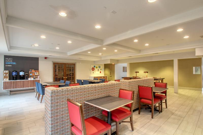 Holiday Inn Express Hotel & Suites Oshkosh - State Route 41 By Ihg Ngoại thất bức ảnh